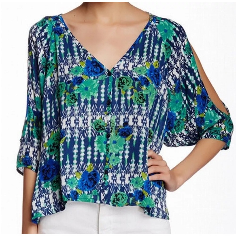 Small Blouse brand - HIP